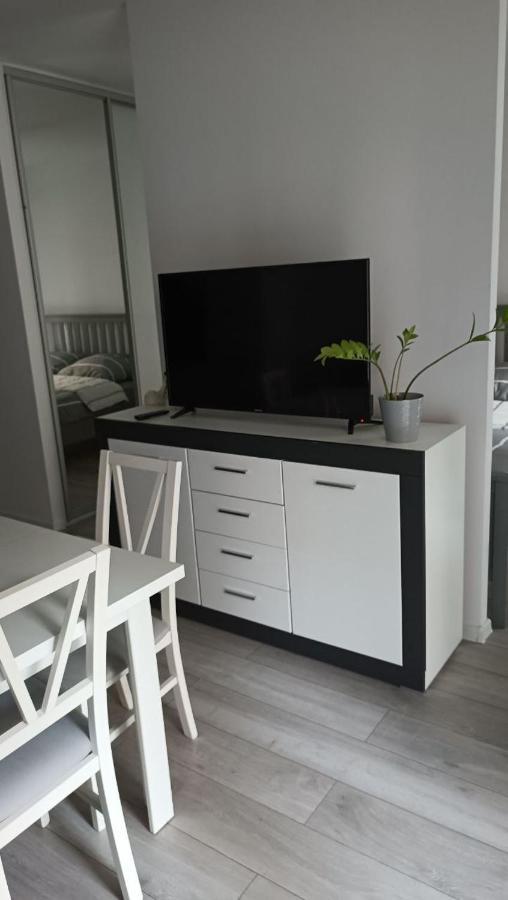 Apartment Z Ogrodkiem Na Warszawskiej Woli Warsaw Ngoại thất bức ảnh