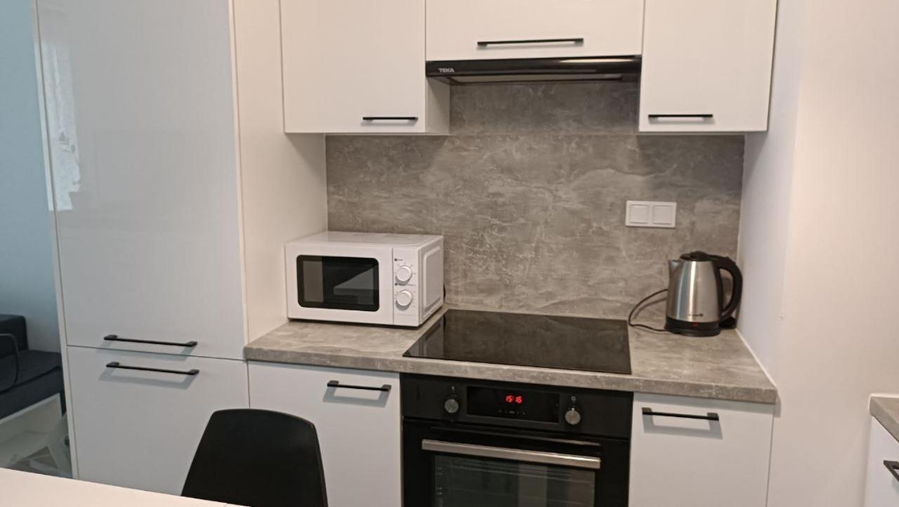 Apartment Z Ogrodkiem Na Warszawskiej Woli Warsaw Ngoại thất bức ảnh